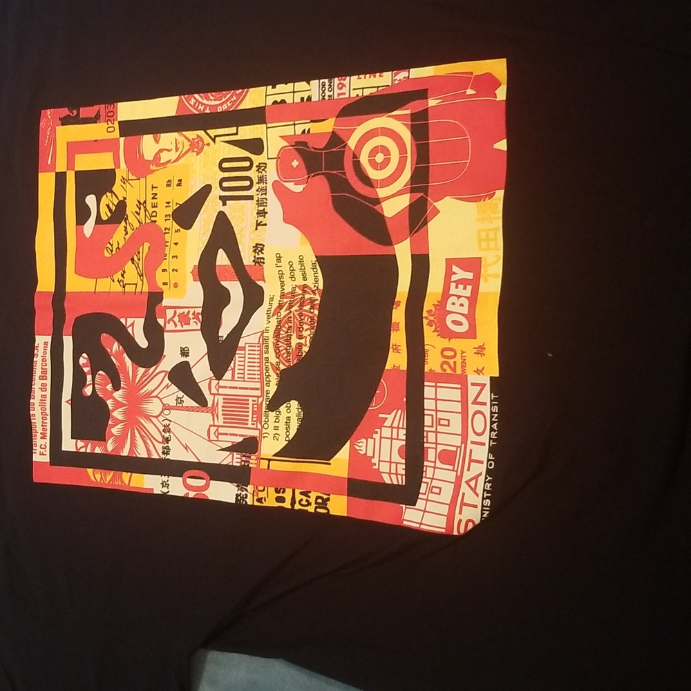 Mens Obey T Shirt, size large, color black